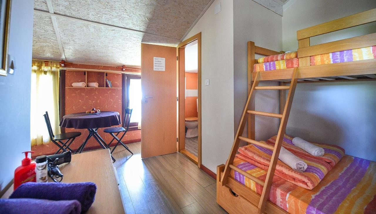 San Art Floating Hostel & Apartments Belgrade Exterior photo