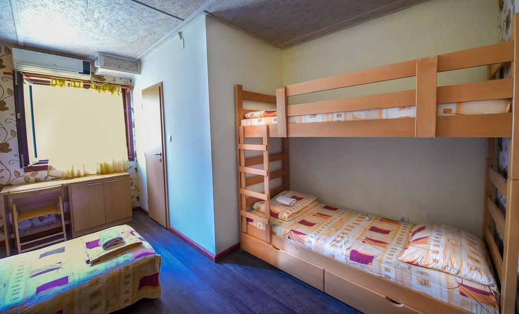 San Art Floating Hostel & Apartments Belgrade Exterior photo