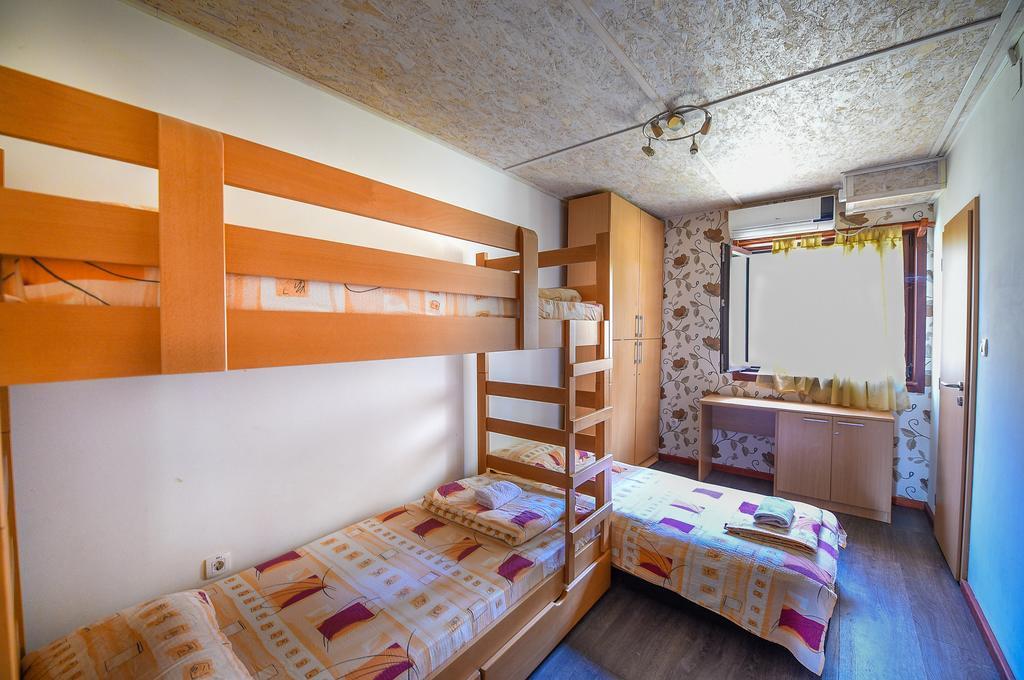 San Art Floating Hostel & Apartments Belgrade Exterior photo