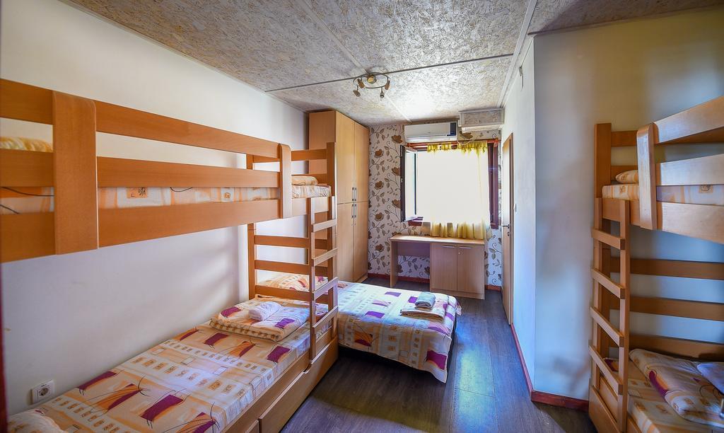 San Art Floating Hostel & Apartments Belgrade Exterior photo