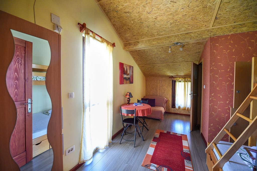 San Art Floating Hostel & Apartments Belgrade Exterior photo
