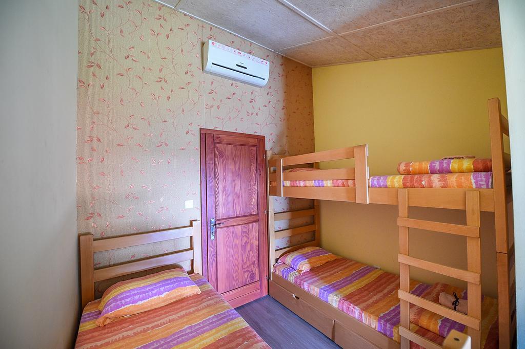 San Art Floating Hostel & Apartments Belgrade Exterior photo