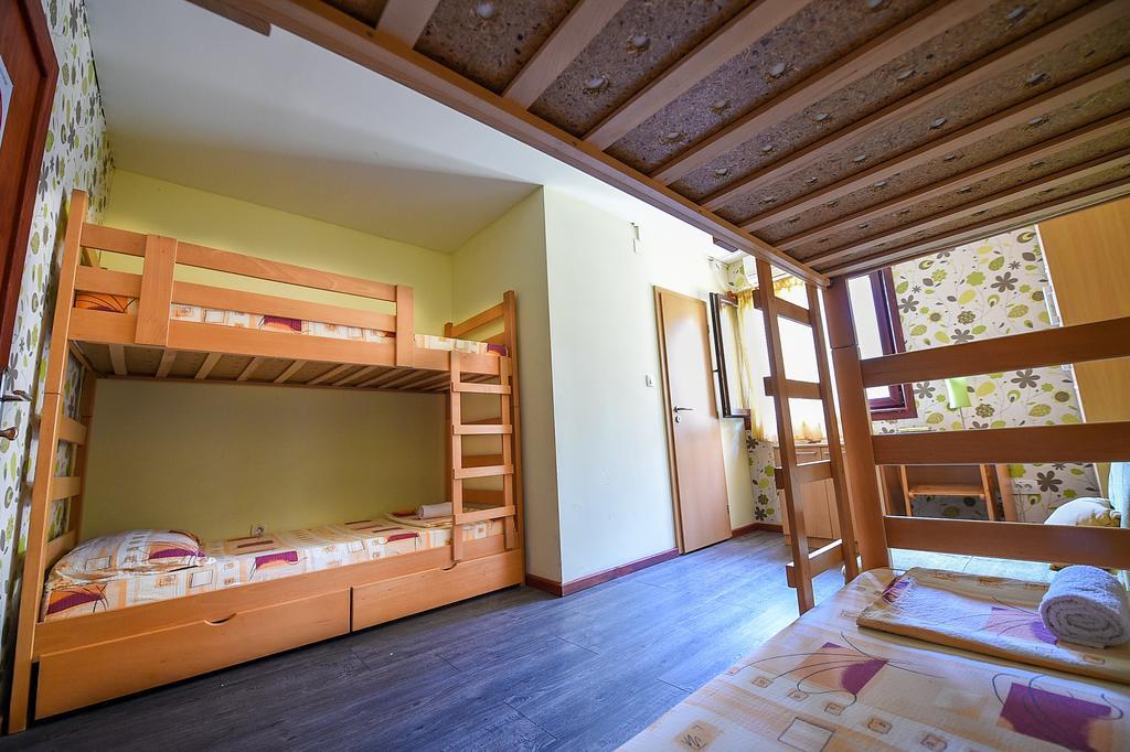 San Art Floating Hostel & Apartments Belgrade Exterior photo