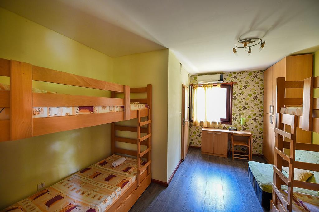 San Art Floating Hostel & Apartments Belgrade Exterior photo