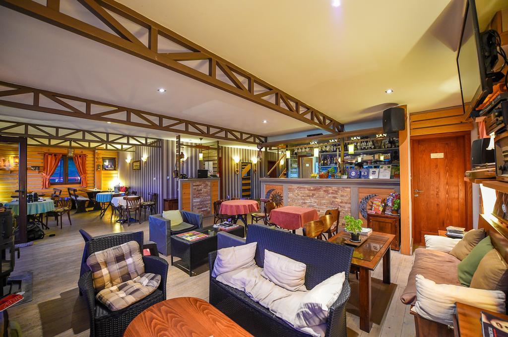 San Art Floating Hostel & Apartments Belgrade Exterior photo