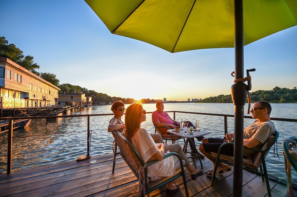 San Art Floating Hostel & Apartments Belgrade Exterior photo