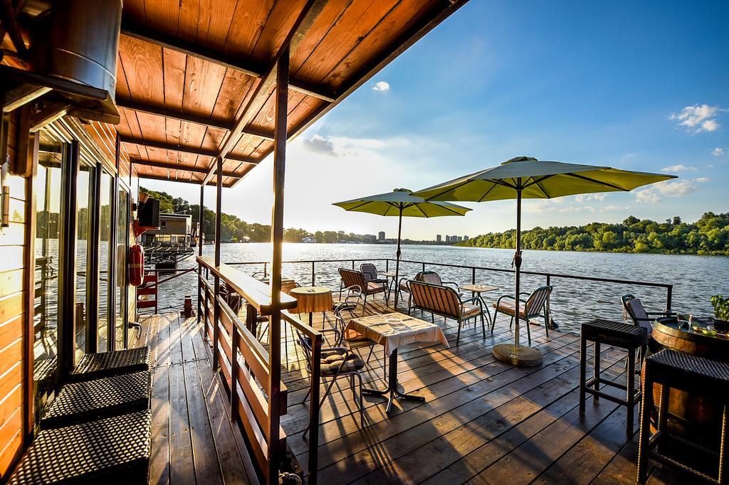 San Art Floating Hostel & Apartments Belgrade Exterior photo